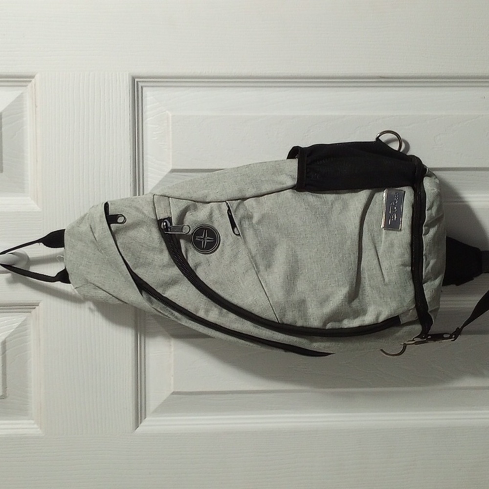 NWT Bella Russo Shoulder Bag/Crossbody. Lgt Grey & Black, w/ Bottle holder!